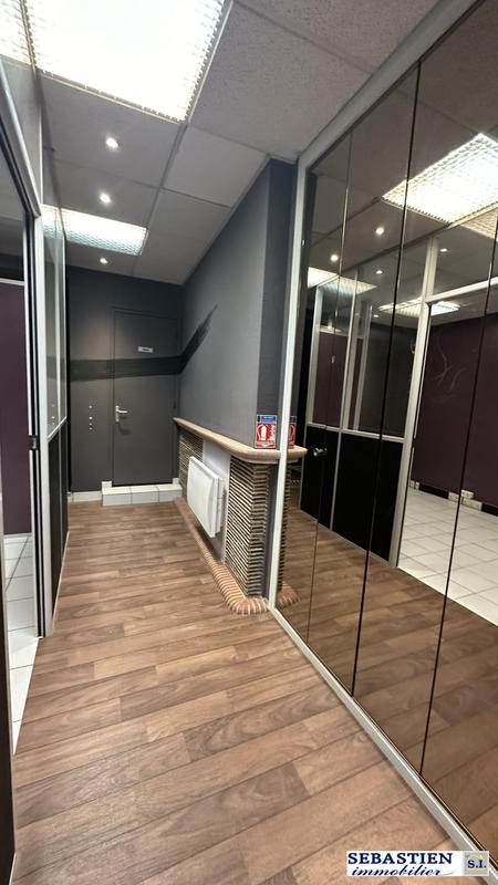 Local commercial - 76 m² - 6 pièces