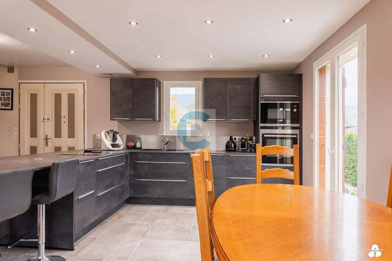 Maison - 144 m² - 8 pièces