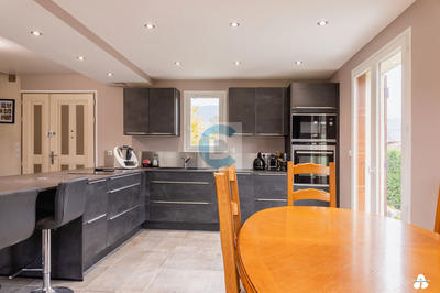 Maison - 144 m² - 8 pièces