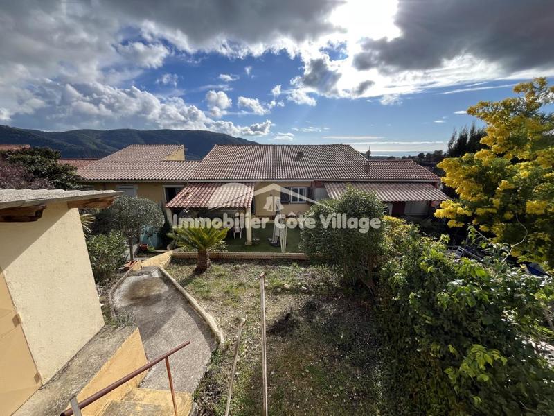 Maison jumelée - 105 m² - 5 pièces