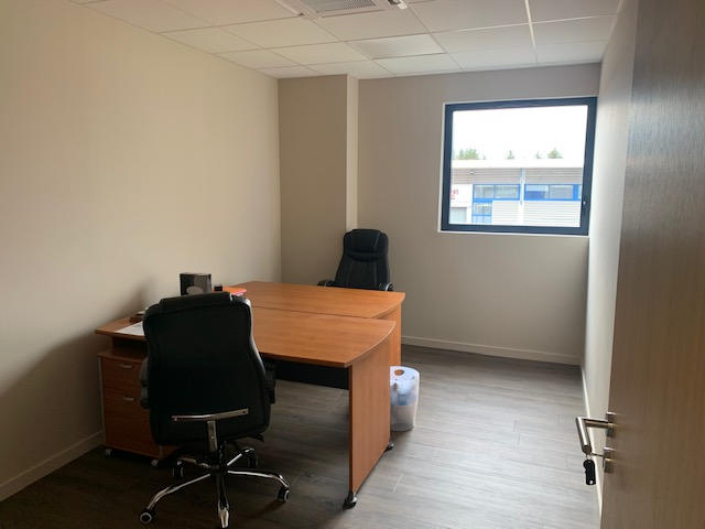 Local d'activité / Entrepôt - 360 m² - 6 pièces