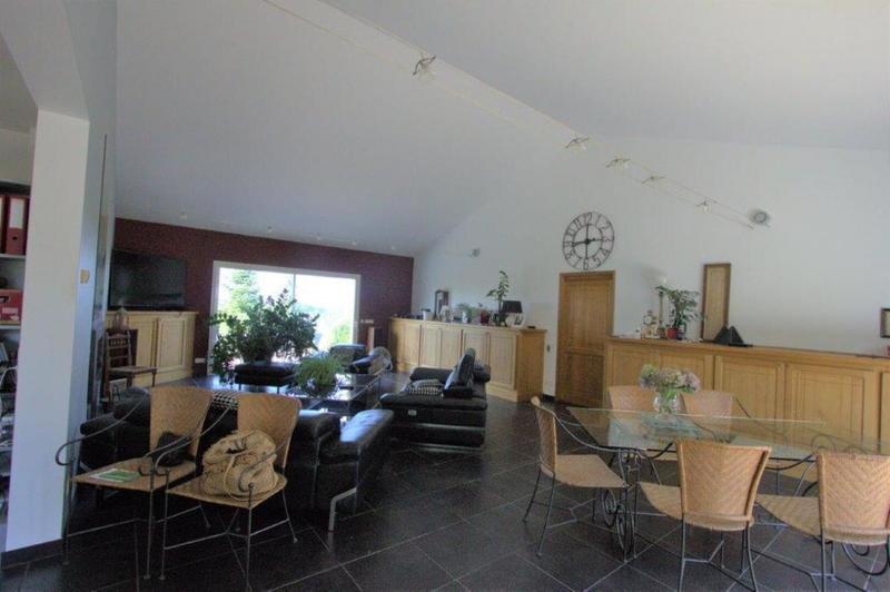 Propriété - 291 m² - 9 pièces