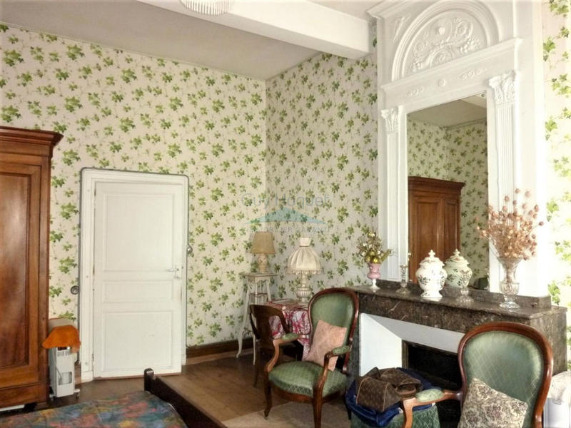 Maison - 220 m² - 12 pièces