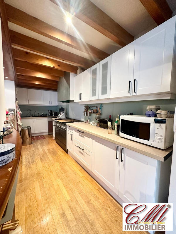 Maison - 370 m² - 9 pièces