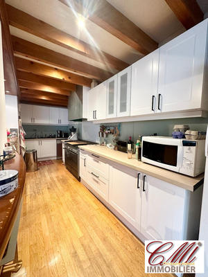 Maison - 370 m² - 9 pièces