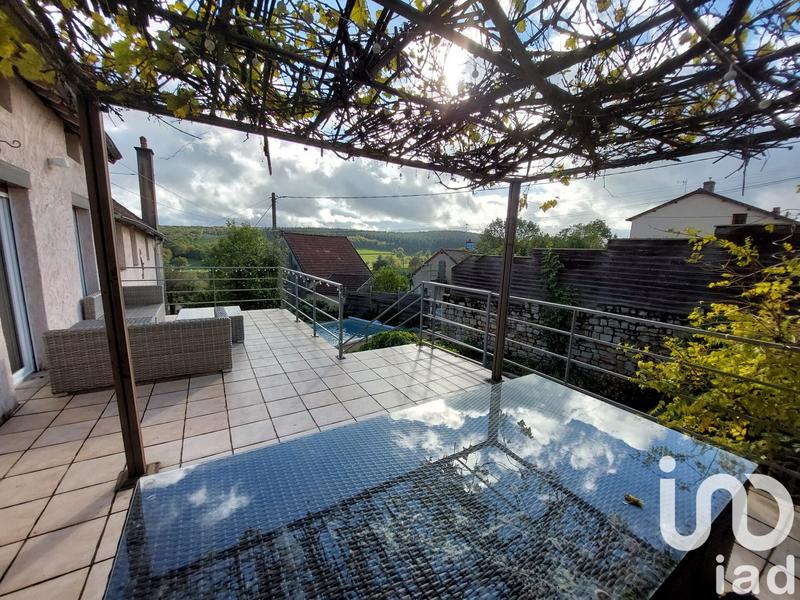 Maison - 214 m² - 8 pièces