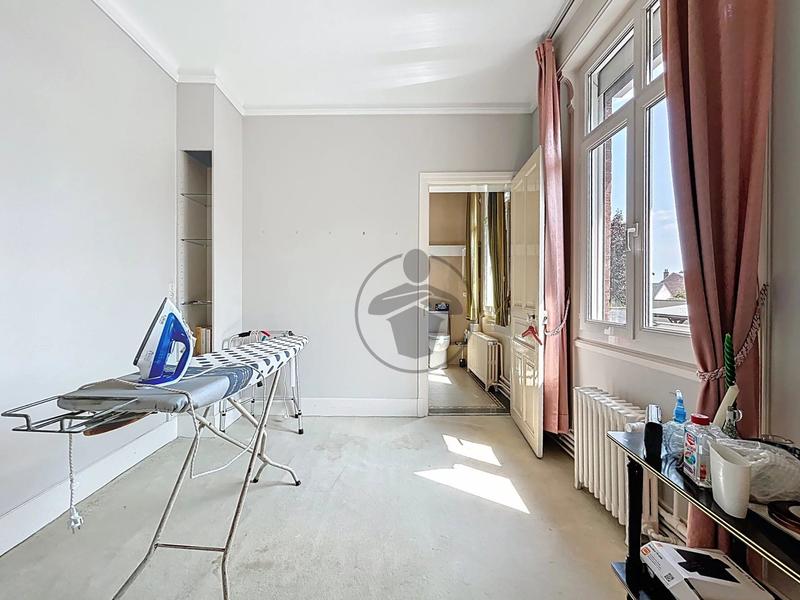 Maison - 276 m² - 9 pièces