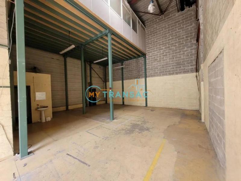 Local d'activité / Entrepôt - 396 m²