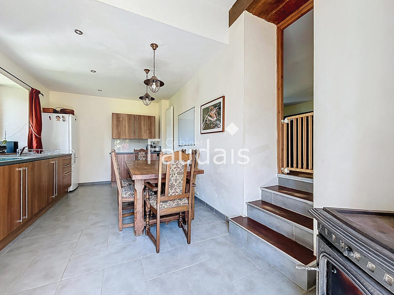 Propriété - 598 m² - 23 pièces