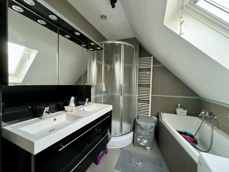 Maison - 95 m² - 4 pièces