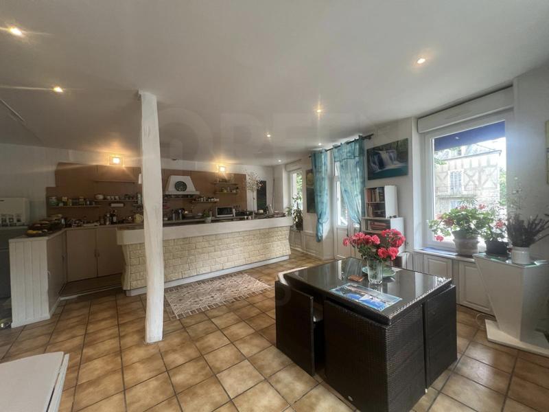 Maison - 232 m² - 8 pièces