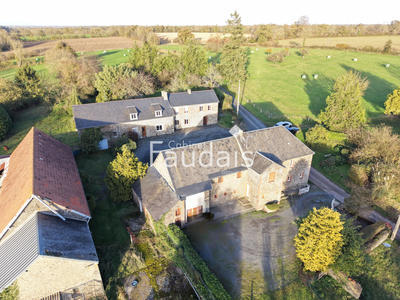 Maison - 212 m² - 8 pièces