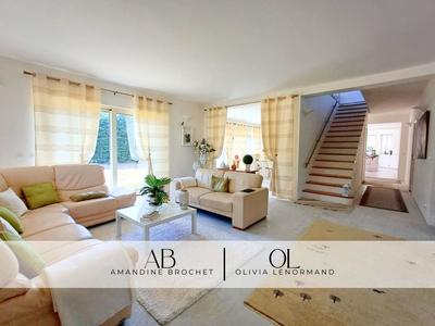 Maison - 311 m² - 8 pièces