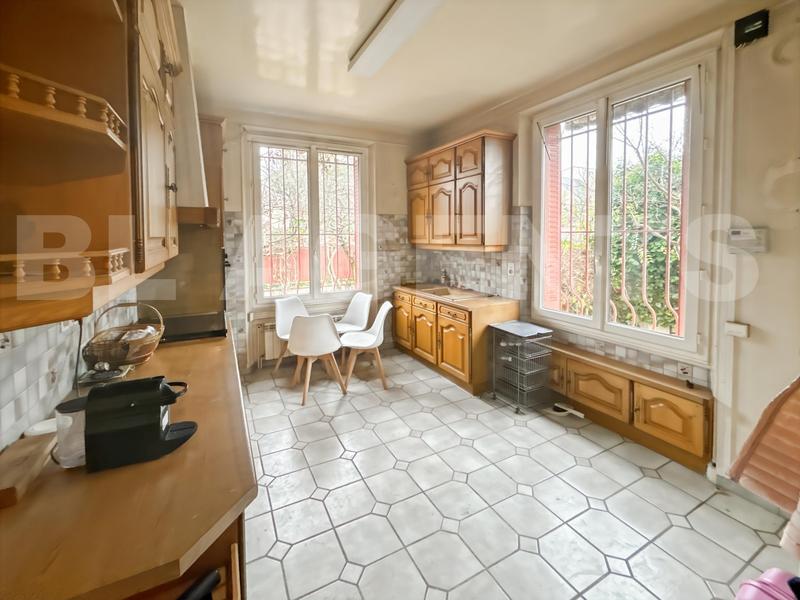 Maison de ville - 263 m² - 9 pièces