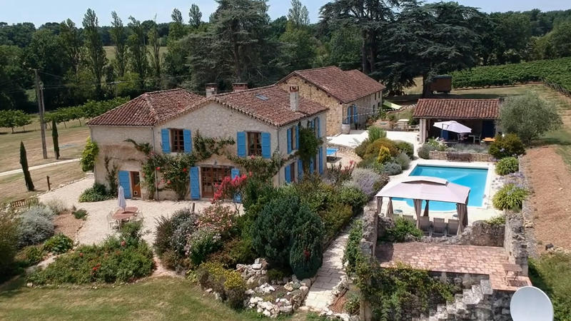 Maison - 277 m² - 11 pièces