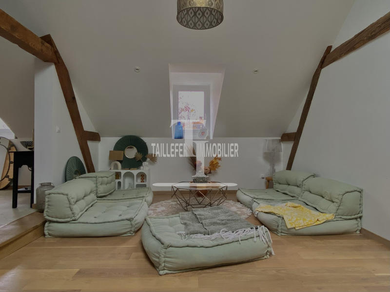 Maison - 250 m² - 6 pièces