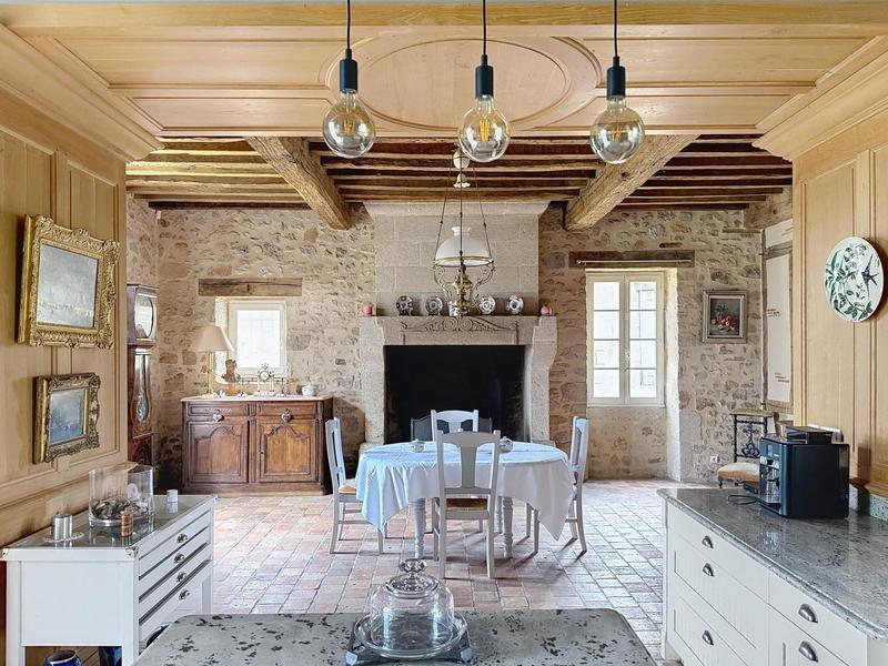 Maison - 304 m² - 9 pièces