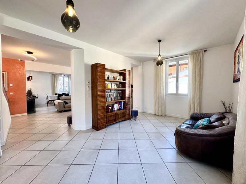 Villa - 238 m² - 8 pièces