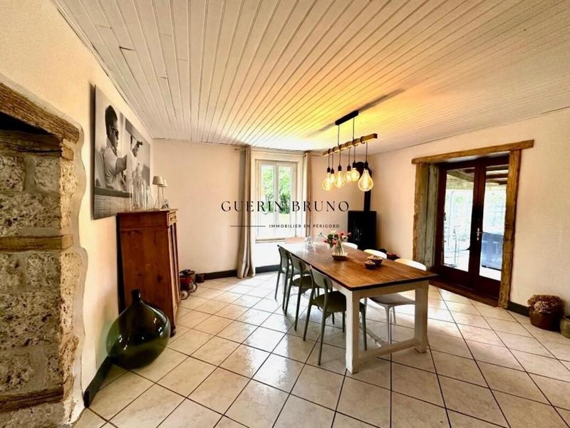 Propriété - 180 m² - 11 pièces