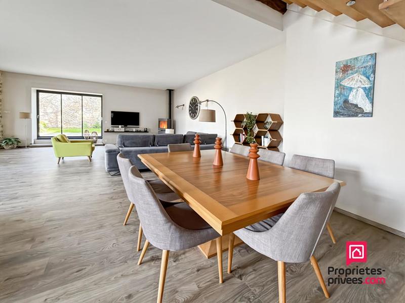 Maison - 234 m² - 9 pièces