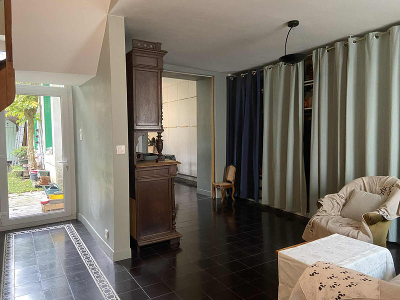 Maison - 227 m² - 11 pièces