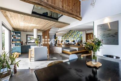 Maison - 180 m² - 8 pièces