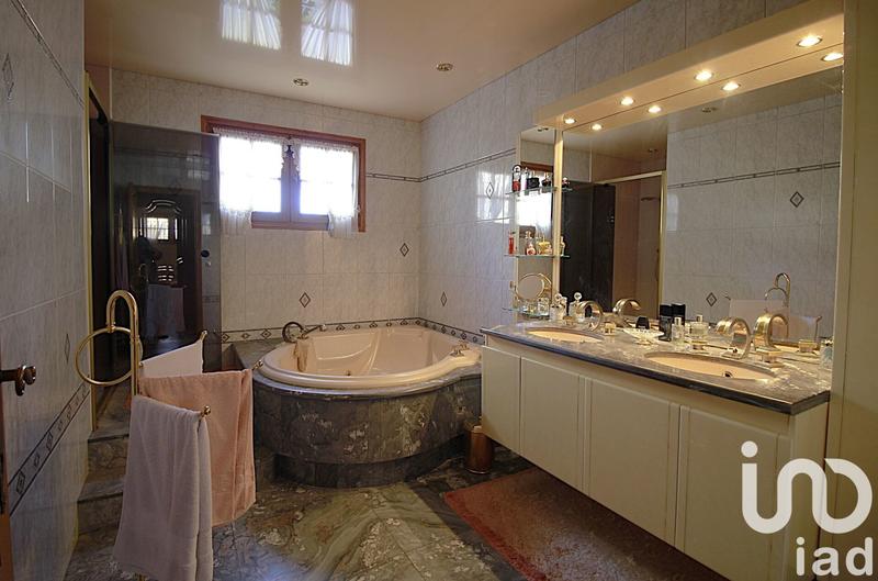 Maison - 185 m² - 7 pièces