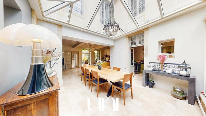 Maison - 300 m² - 9 pièces