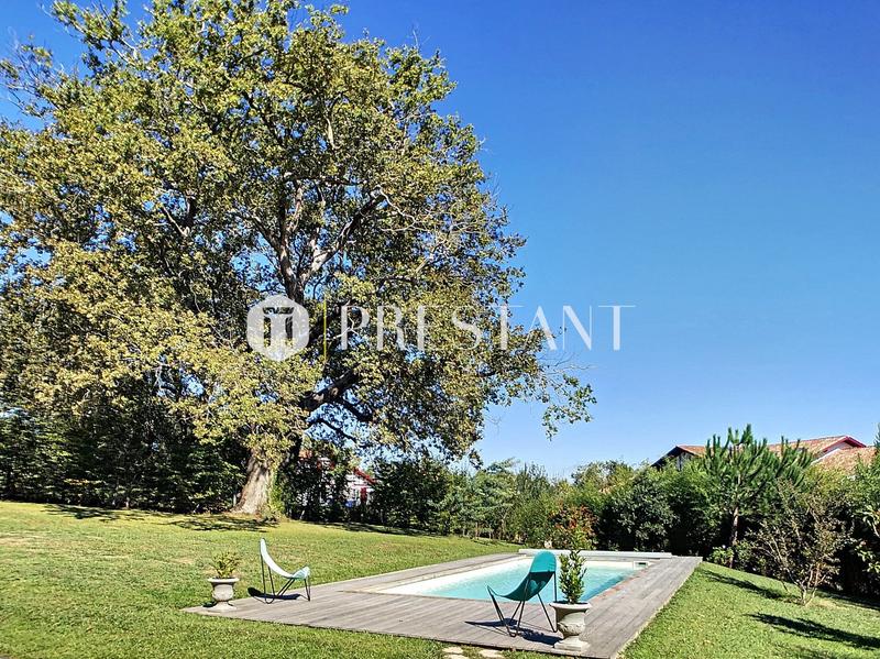 Maison - 380 m² - 12 pièces