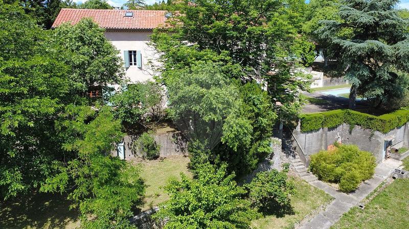 Maison - 243 m² - 9 pièces