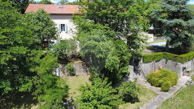 Maison - 243 m² - 9 pièces