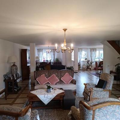 Maison - 252 m² - 9 pièces