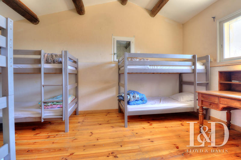 Mas - 202 m² - 9 pièces