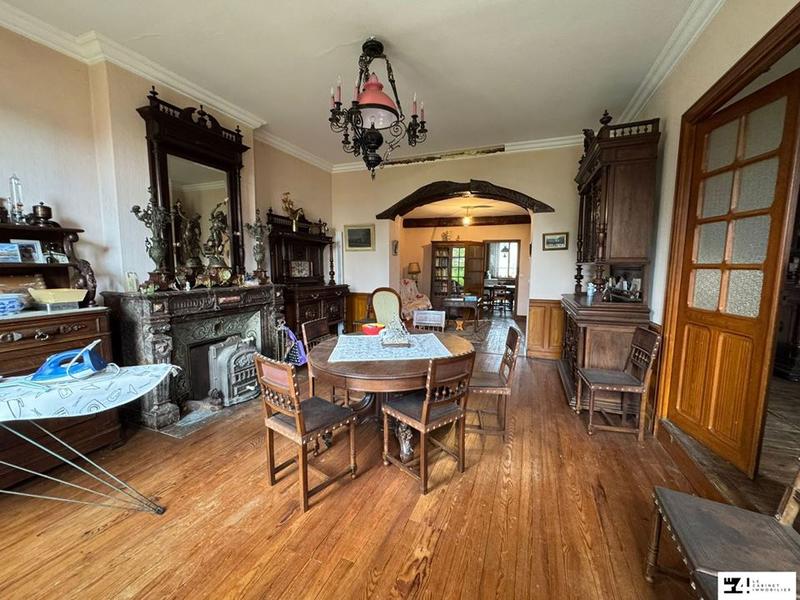 Maison traditionnelle - 331 m² - 9 pièces