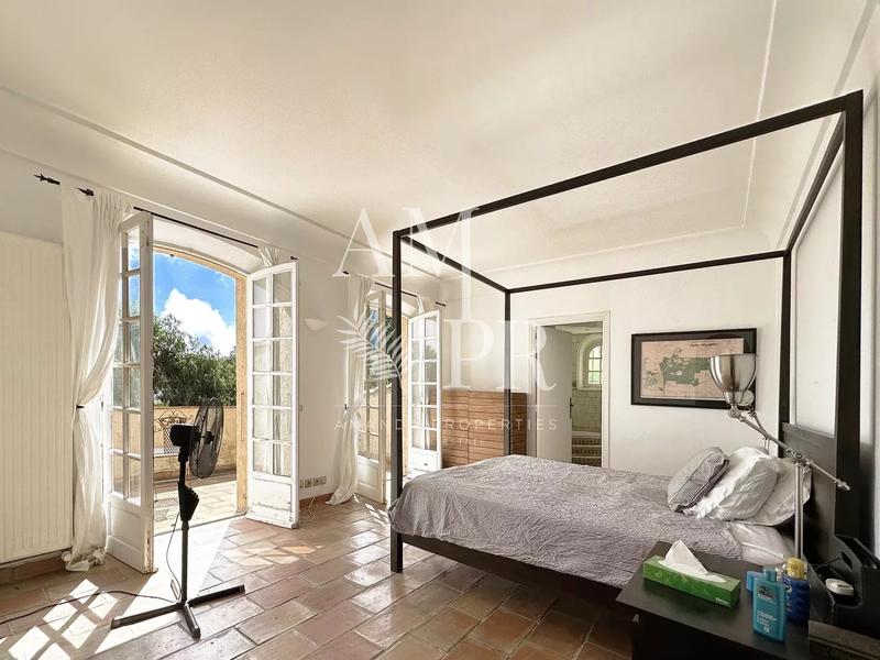 Villa - 240 m² - 7 pièces