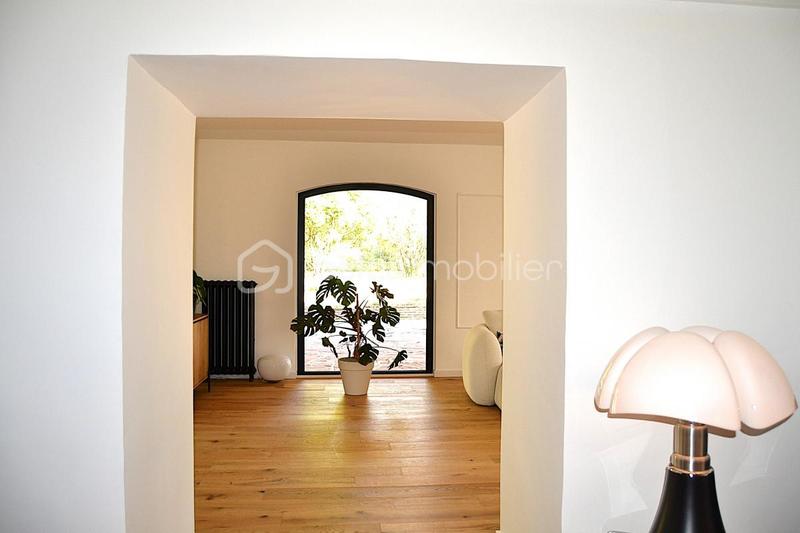 Propriété - 310 m² - 9 pièces