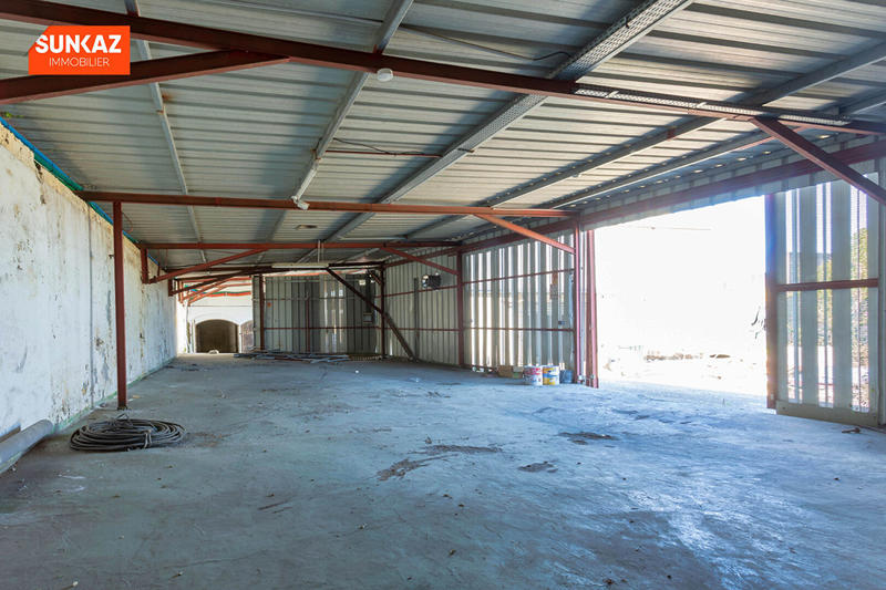 Local d'activités - 617 m²