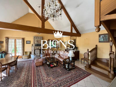 Maison traditionnelle - 195 m² - 8 pièces