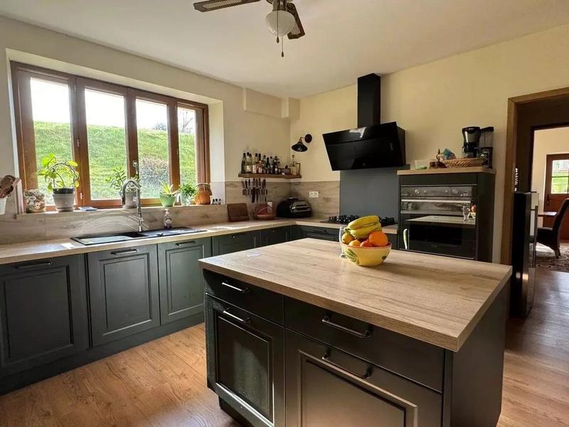 Maison - 180 m² - 7 pièces