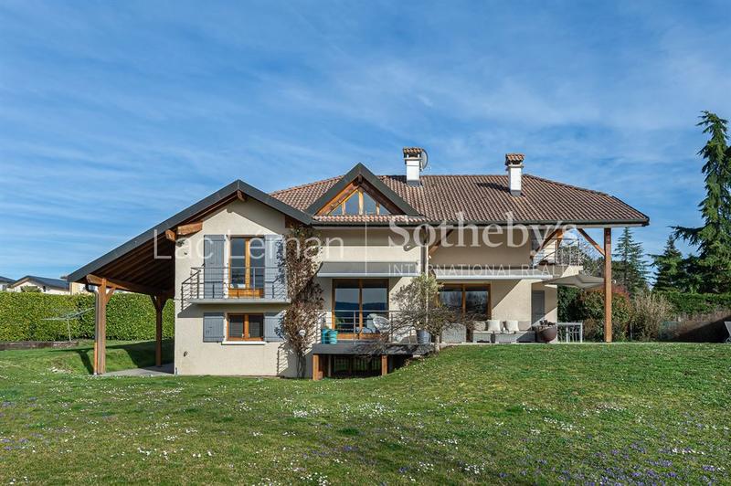 Maison - 223 m² - 8 pièces