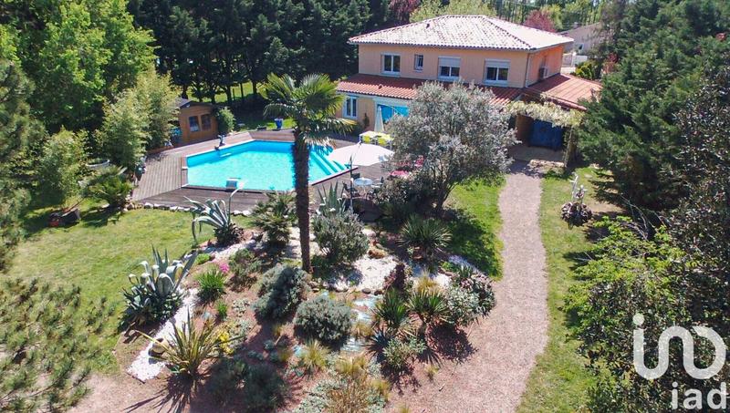 Maison - 220 m² - 6 pièces