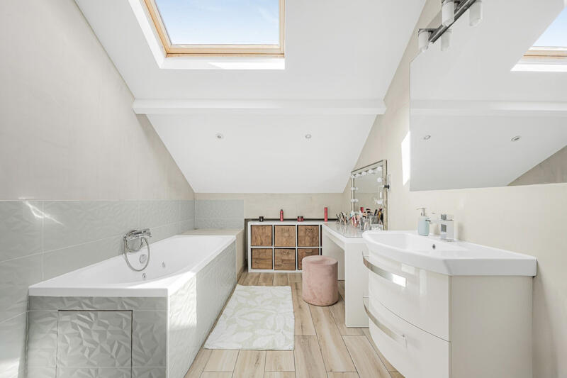 Maison - 200 m² - 7 pièces