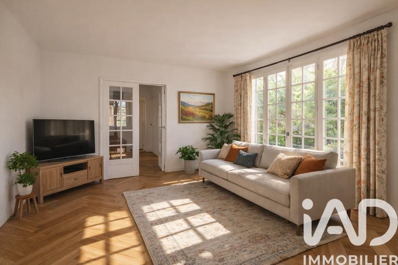 Maison - 213 m² - 8 pièces
