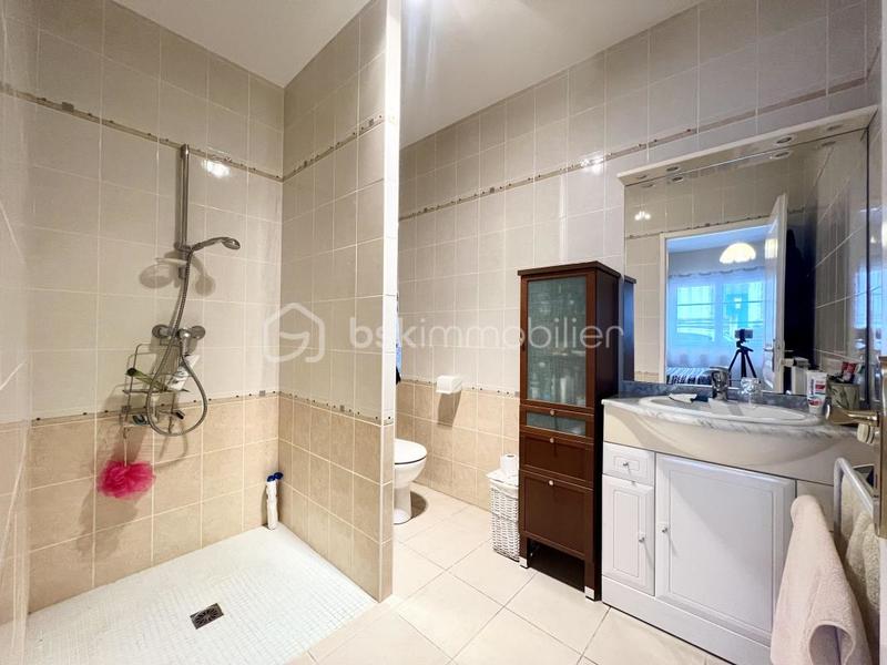 Maison - 202 m² - 10 pièces