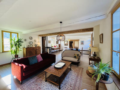 Maison - 235 m² - 8 pièces