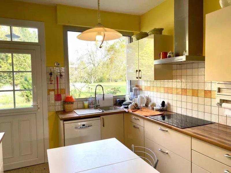 Maison - 239 m² - 8 pièces