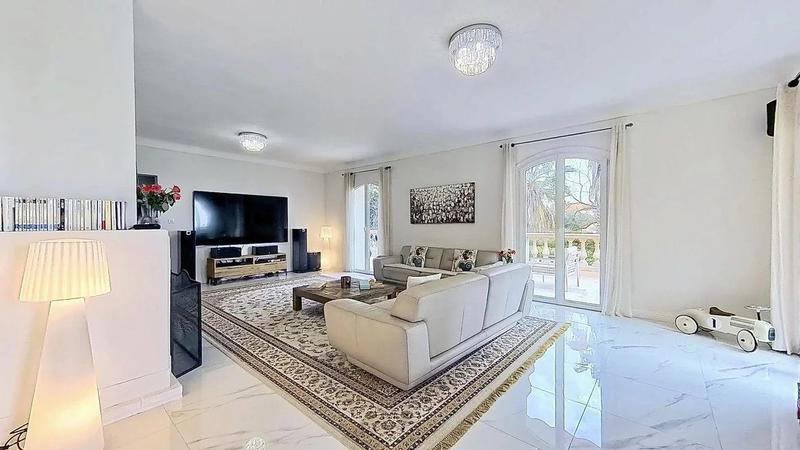 Villa - 223 m² - 6 pièces