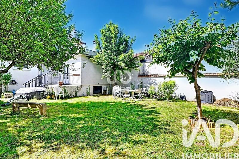 Maison - 200 m² - 8 pièces