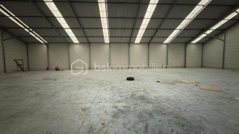 Local commercial - 1 471 m² - 2 pièces