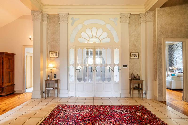 Maison - 500 m² - 10 pièces